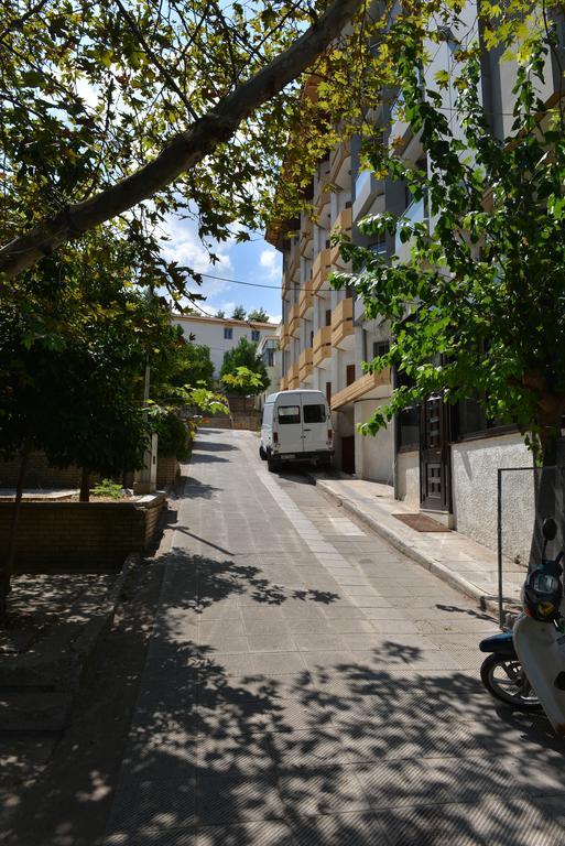 Mideia Hotel Levadeia Bagian luar foto