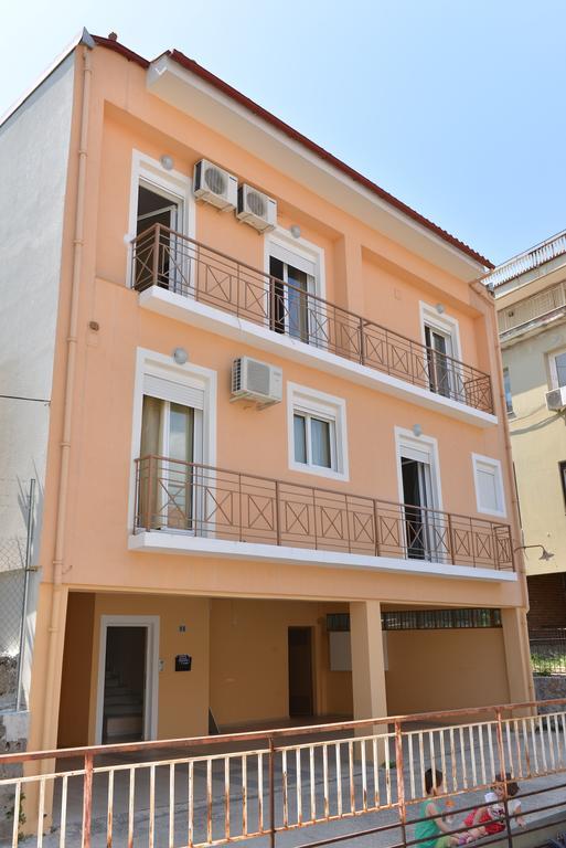 Mideia Hotel Levadeia Bagian luar foto