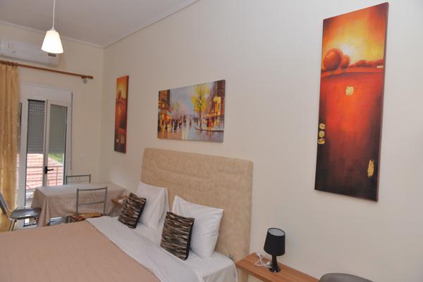 Mideia Hotel Levadeia Bagian luar foto