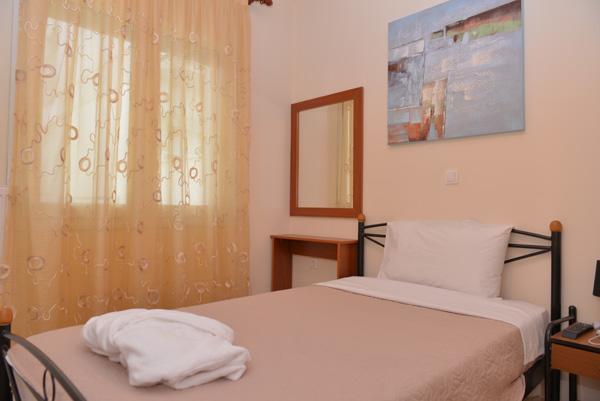 Mideia Hotel Levadeia Bagian luar foto
