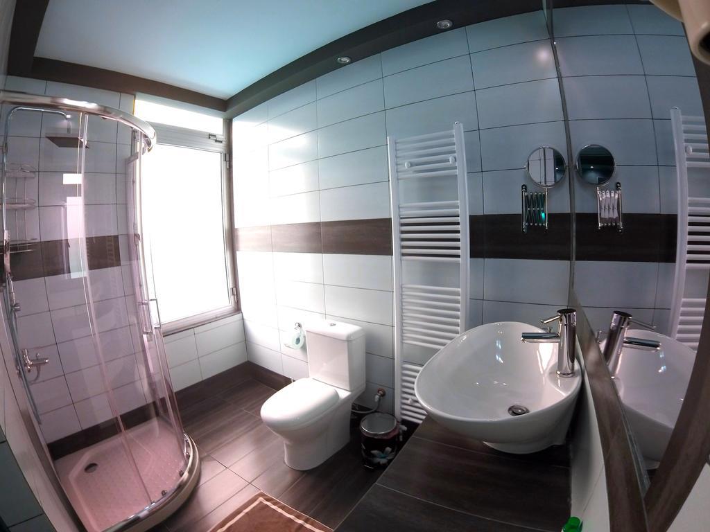 Mideia Hotel Levadeia Bagian luar foto